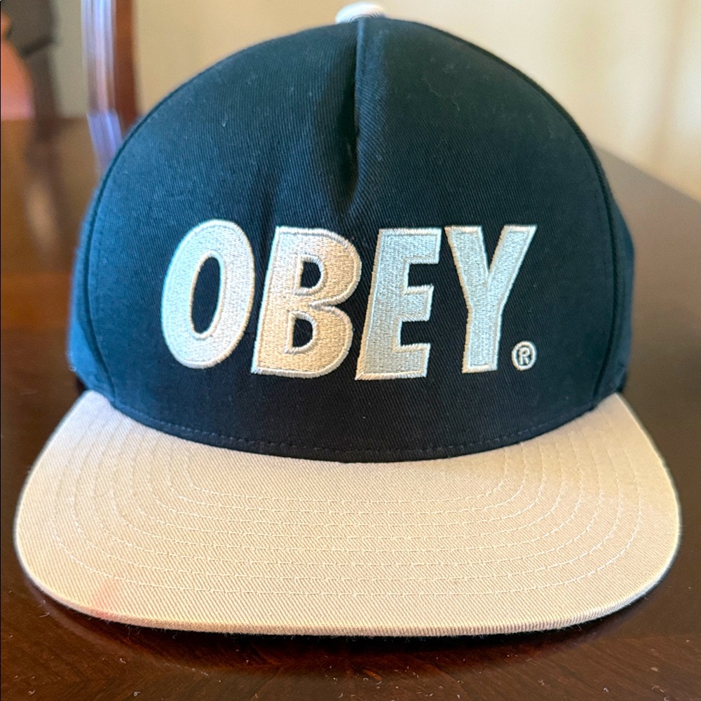 Obey Men’s Black and Lt Khaki Logo Cap 100%cotton One size fits all Like New